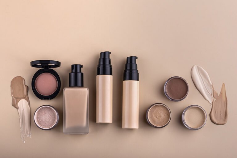 Productos de maquillaje que se adaptan al tono de piel